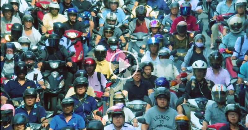 Multilayered Timelapse Captures the Chaotic Beauty of Scooters in Taiwan