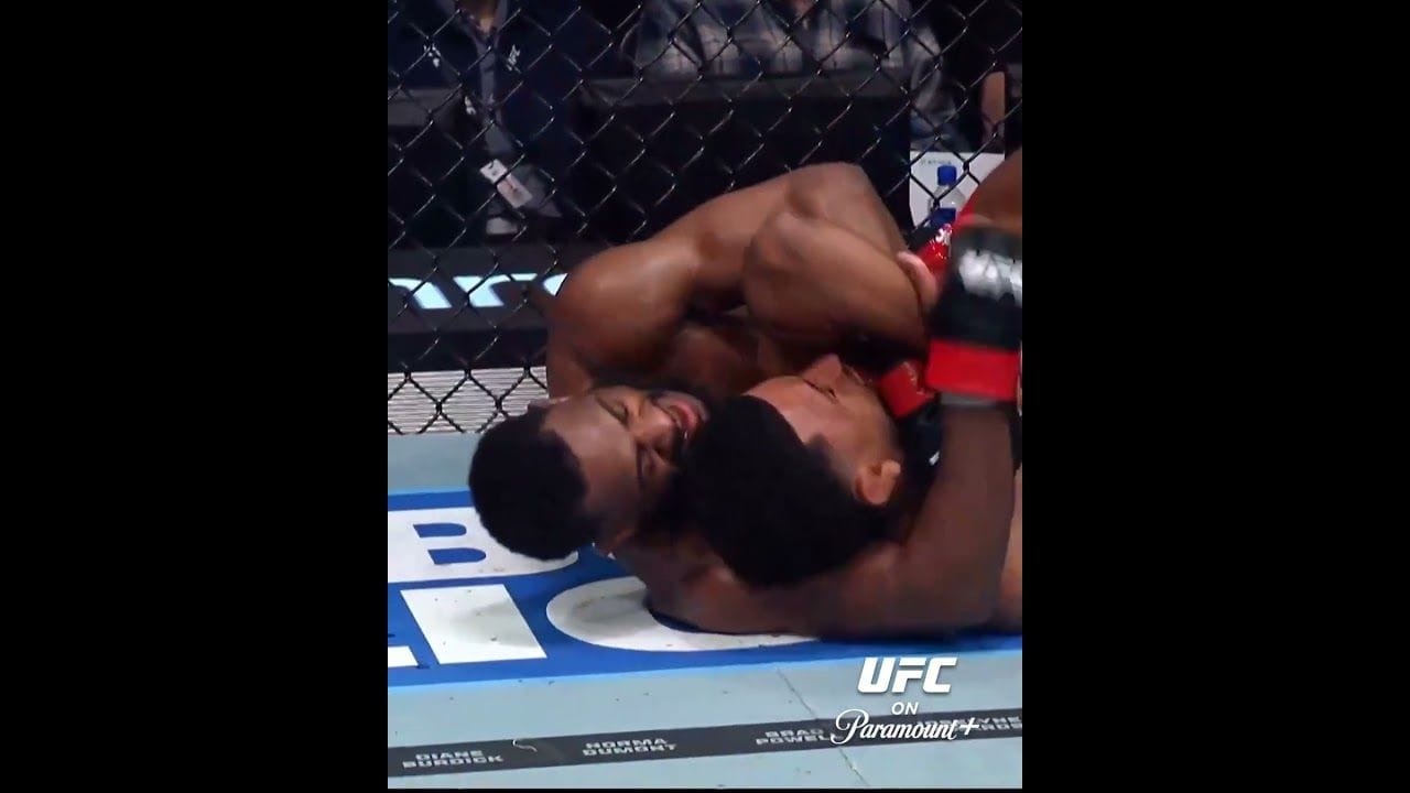 laughing and taunting mid fight 🤣 #ufcvegas116