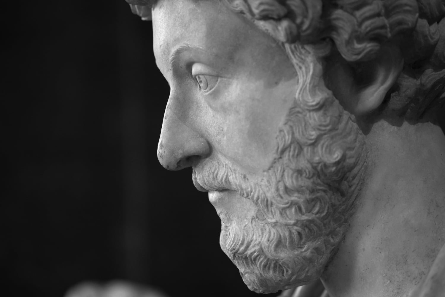Stoicism and Minimalism - 10 lessons from philosopher Marcus Aurelius