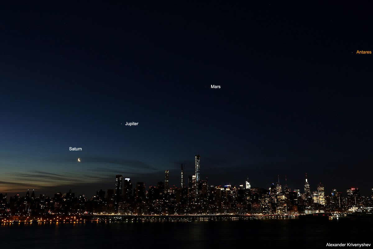 See the moon, 3 planets and red star Antares arc over NYC (photos)