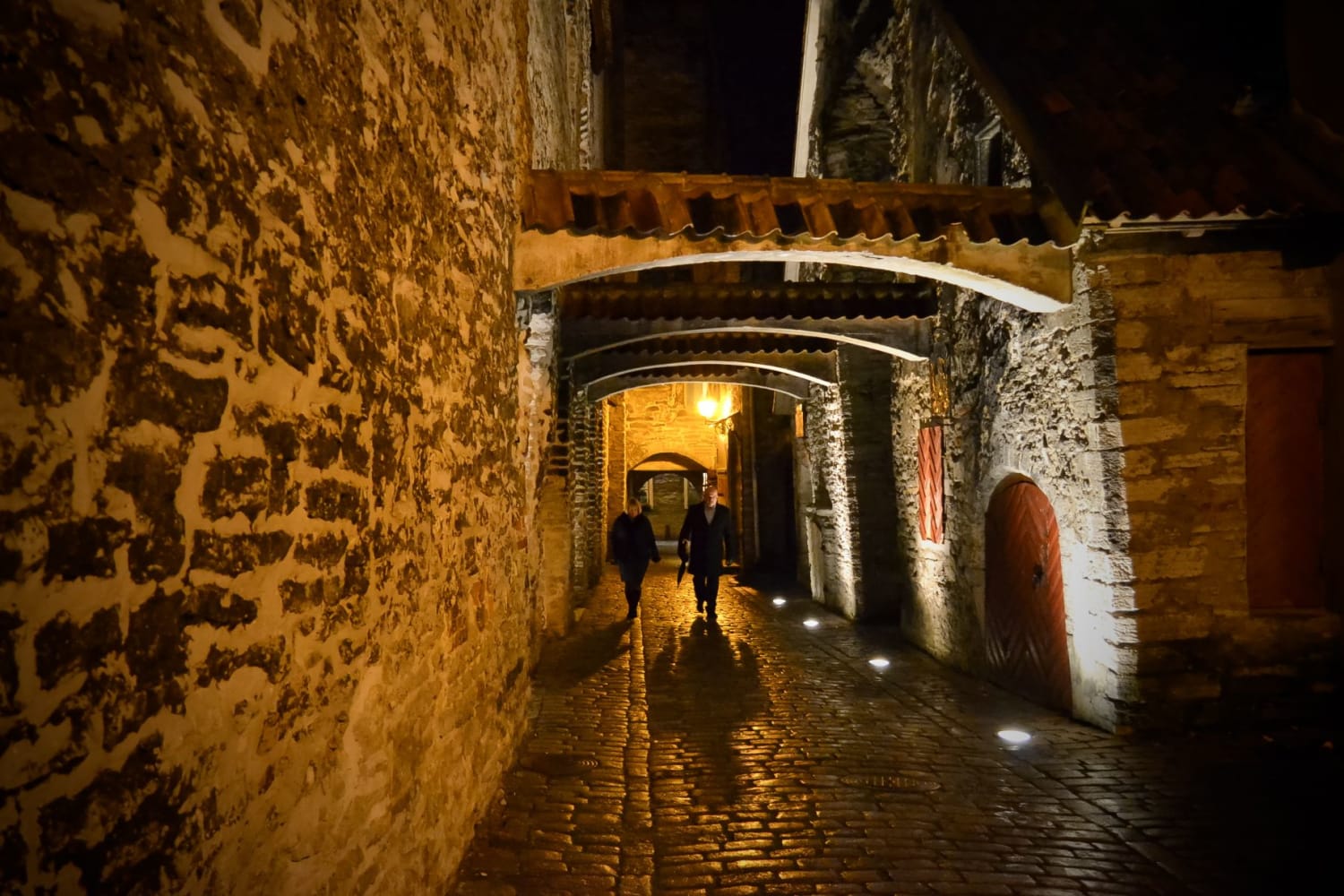 In pictures: Tallinn streets at night