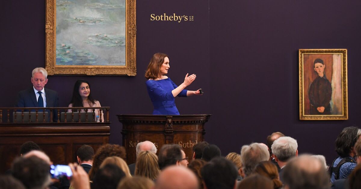 What’s the Difference Between Daytime and Evening Art Auctions?