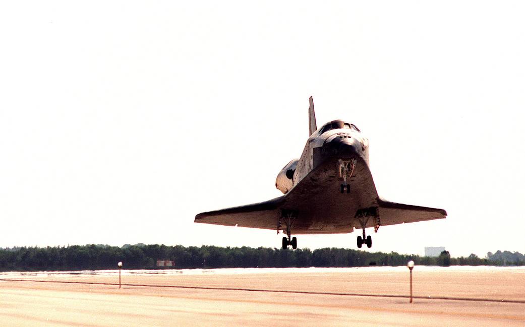 OTD 7 November 1998, STS-95 Discovery returns w/#ESA's Pedro @astro_duque & NASA's Curt Brown, Steve Lindsey, @AstroDocScott, Steve Robinson, NASDA's Chiaki Mukai & Friendship7 veteran John Glenn