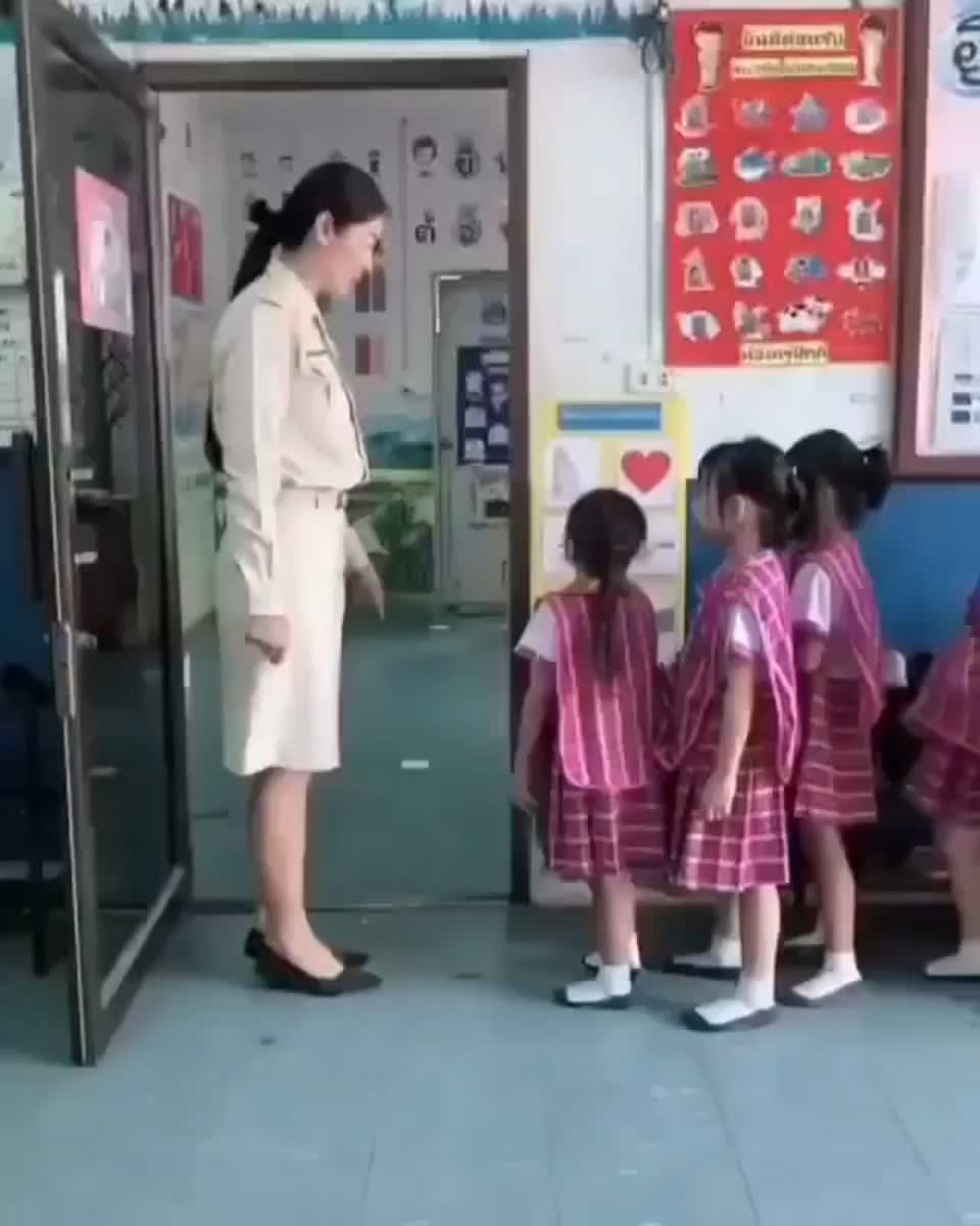 Cool teacher kids entering classroom