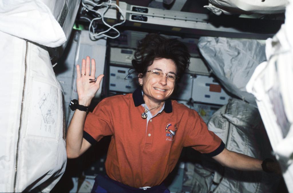 Happy Birthday to Dr. Linda Godwin! Linda joined NASA in 1980 in the Payload Operations Division, and became an astronaut in 1986. She is a veteran of four spaceflights & performed the first EVA while docked to an orbiting space station during the STS-76 Atlantis mission to Mir.