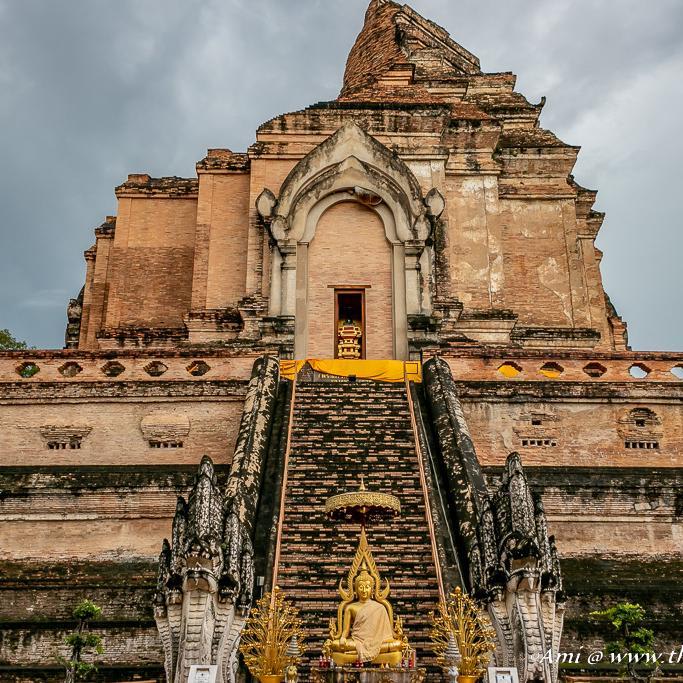 The Collapsed Pagoda of Chiang Mai & the other wonders of Wat Chedi Luang - Thrilling Travel