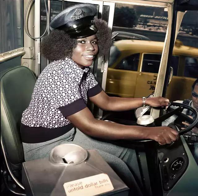 Mary Wallace: First female bus driver for Chicago Transit Authority, 1974 (Colourised)