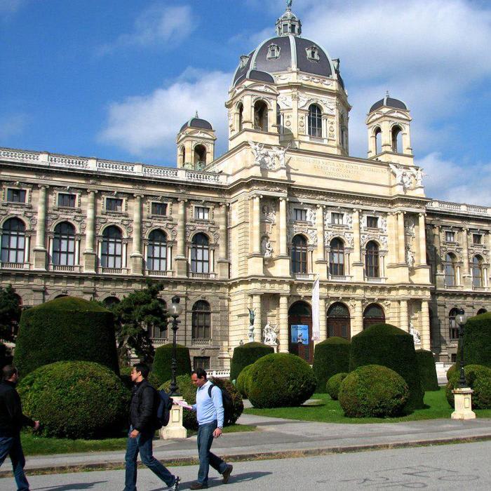 Explore gems in the most famous boulevard of Vienna