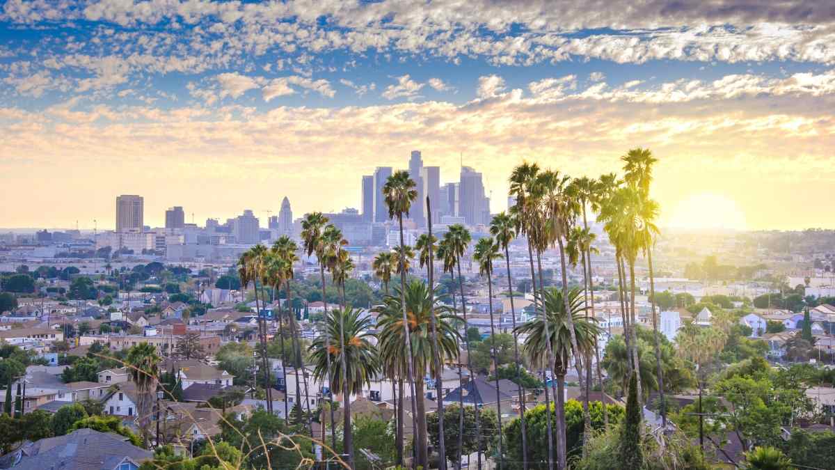 Hidden Gems in Los Angeles: Unique Things To Do in LA - Robe trotting