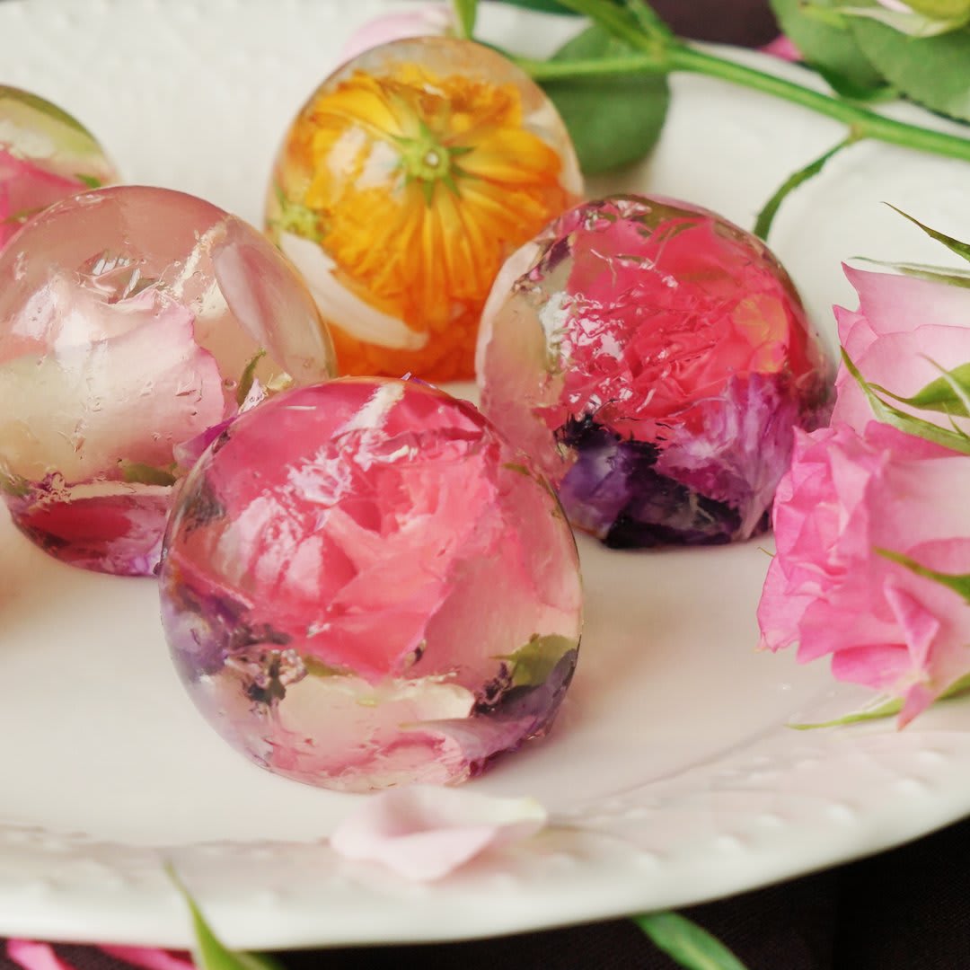 Edible flower jellies are almost too pretty to eat 🌸