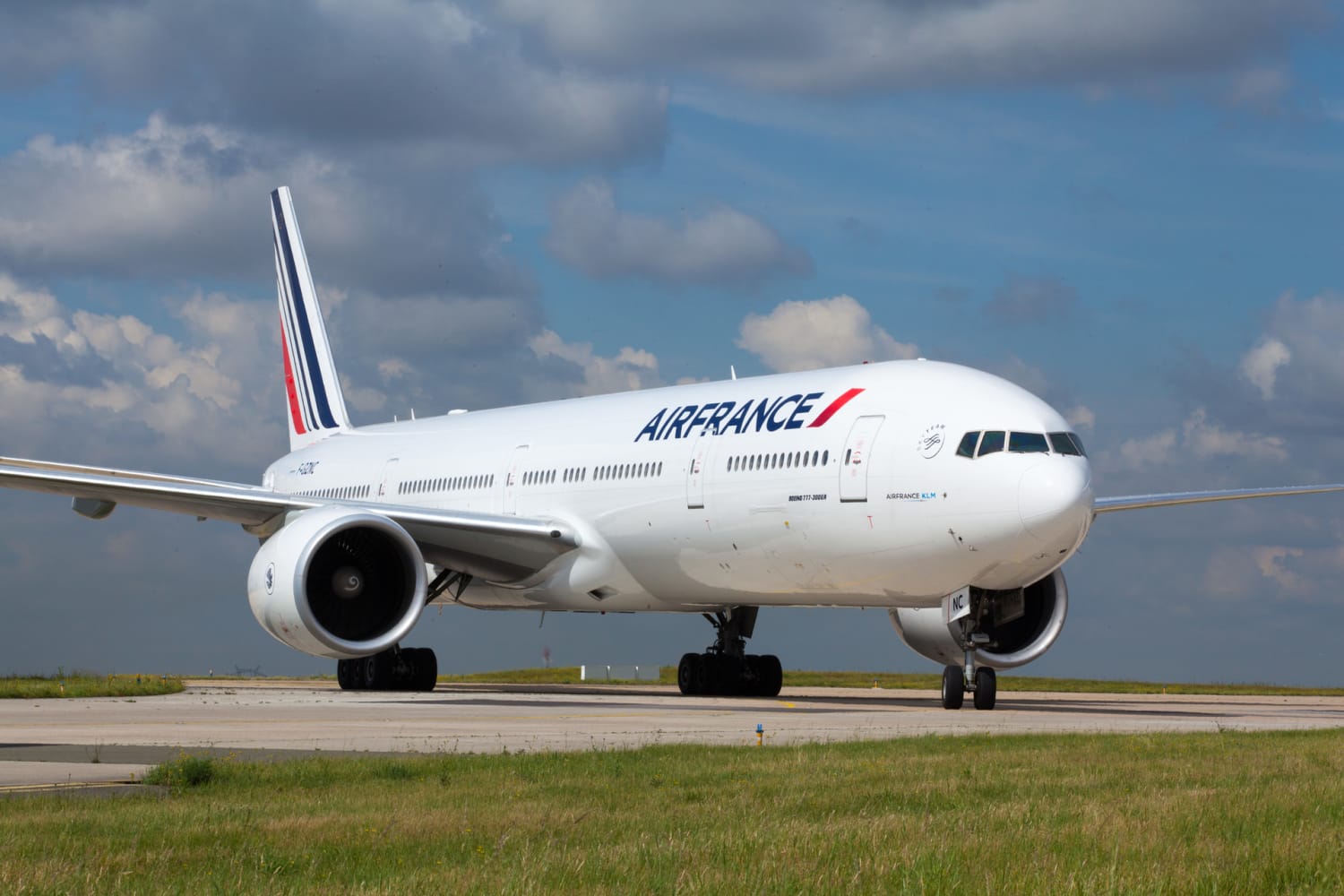 Fly with Air France to experience top-notch services on the sky
