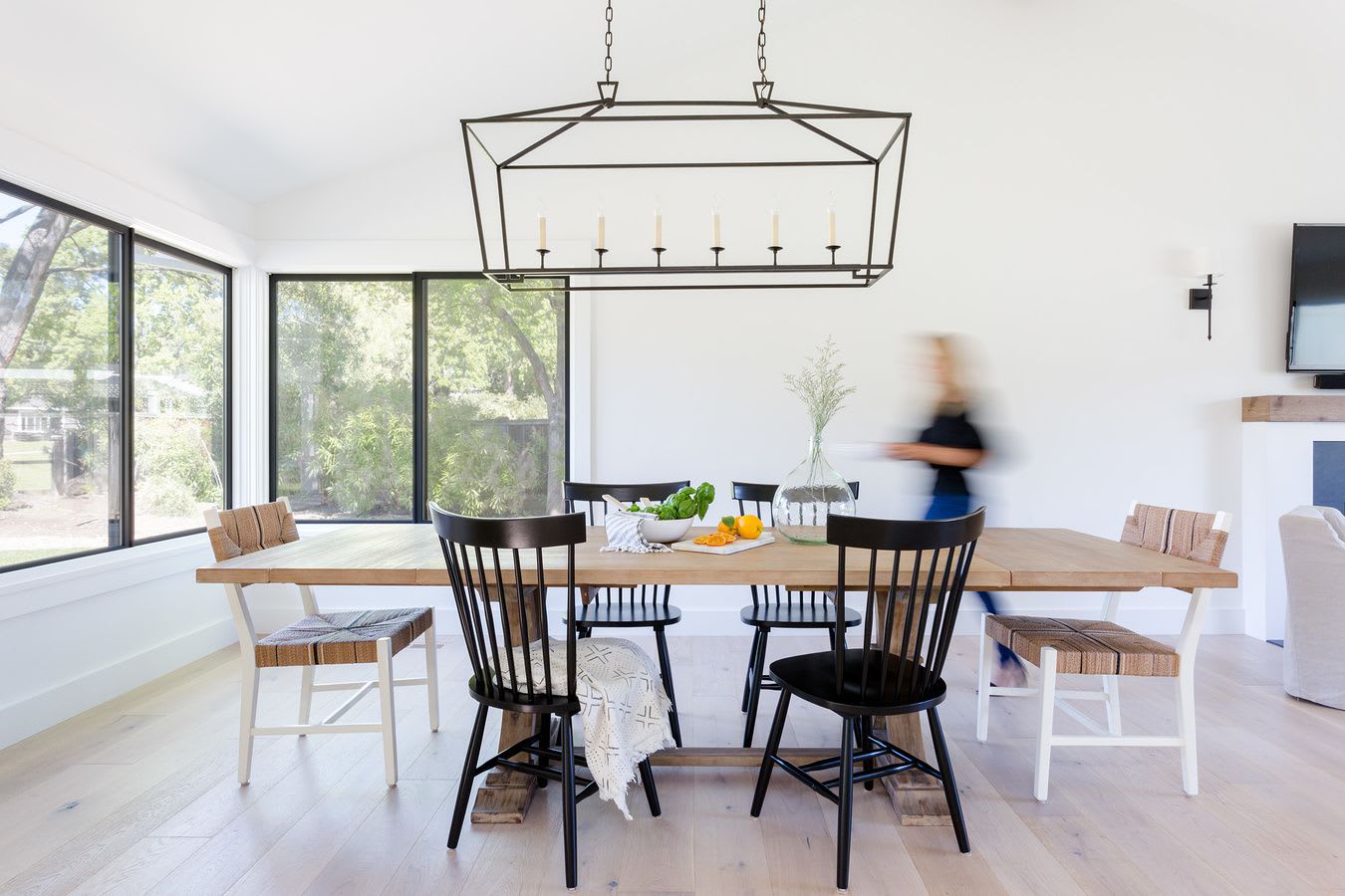 The Dos and Don'ts of Mastering the Mismatched Dining Chair Trend