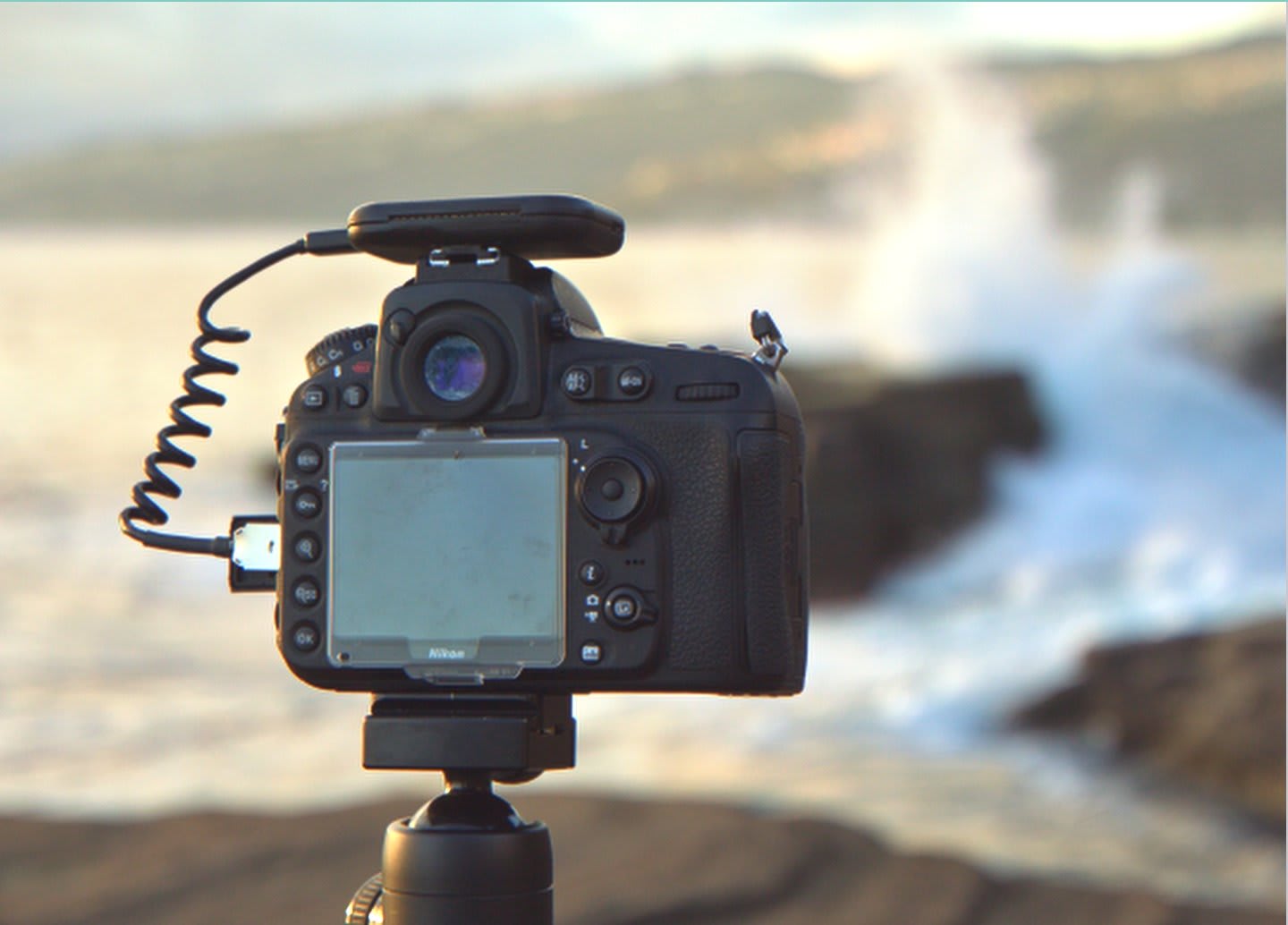 Meet Arsenal, the intelligent assistant for your DSLR or mirrorless camera.