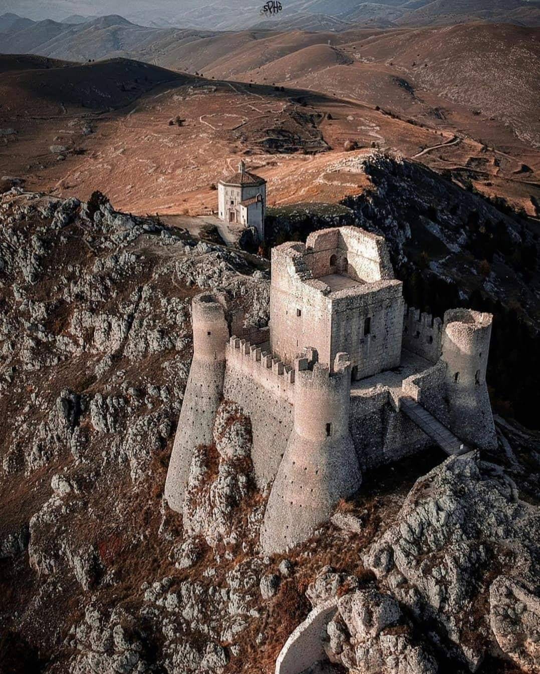 13th century Castle of Rocca Calascio, a mountaintop fortress in Abruzzo, Italy.