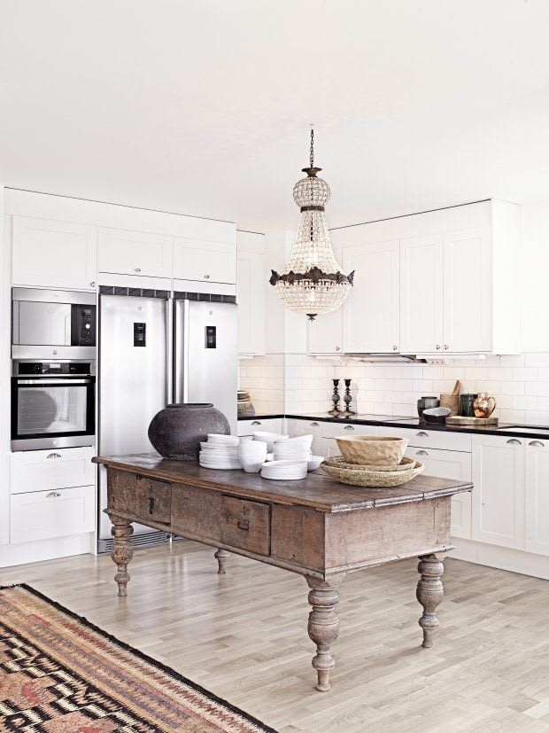 Slik fikser du det helt perfekte kjøkkenet | Kitchen design, Antique kitchen island, Home kitchens