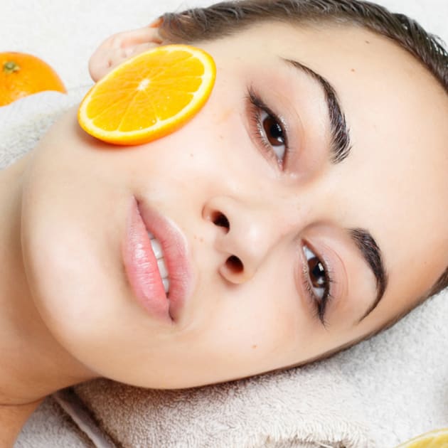 7 Natural Ways To Keep Your Skin Young