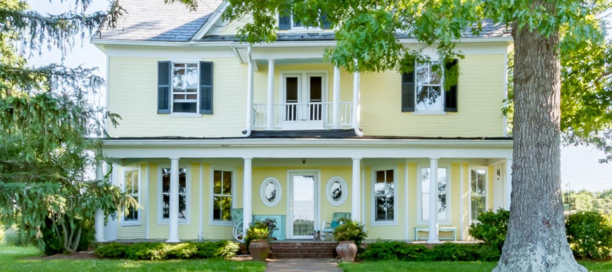 6 charming homes for country living
