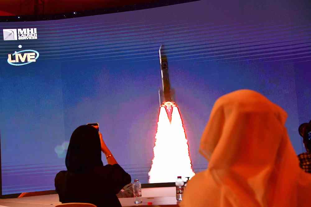 World praises UAE on successful launch of Mars Hope probe
