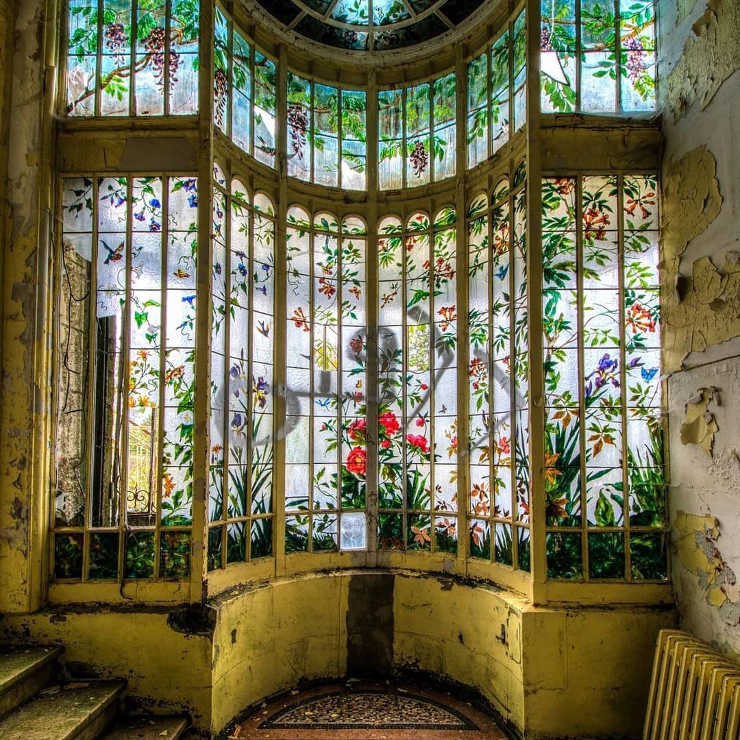 Floral stained glass window at the abandoned Château Astremoine in France (photo by Urbex13)