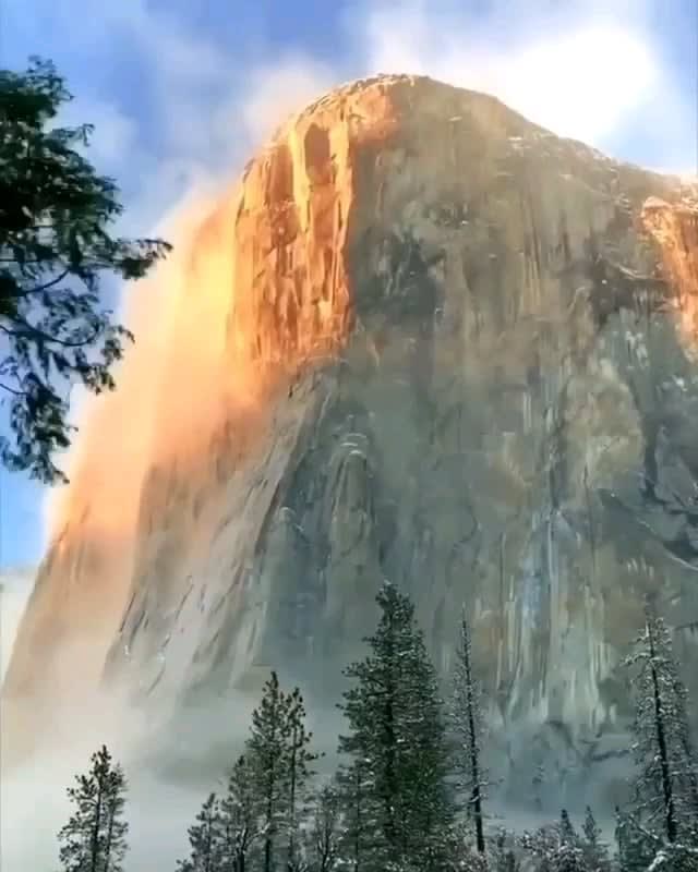 Yosemite national park looks like a fairy tale