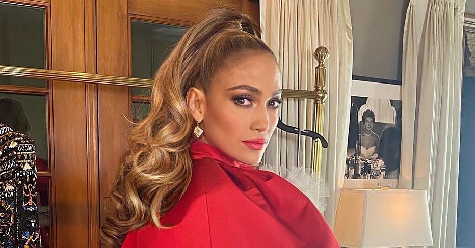 Jennifer Lopez’s Hair Stylist Used a $50 Curling Iron to Create Her People’s Choice Awards Updo