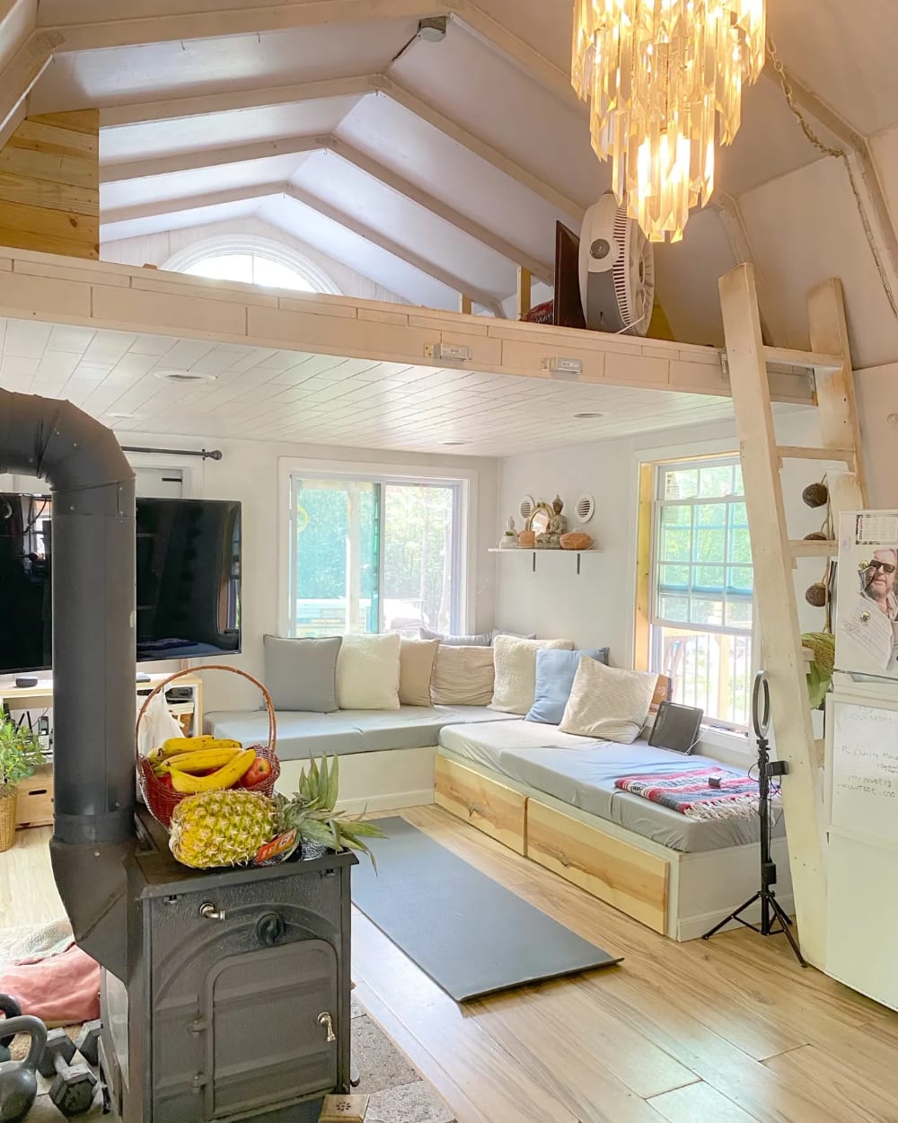 A 304-Square-Foot DIY Tiny House with a Greenhouse Bathroom Is Just One of the Reasons This Off-Grid Homestead Is a Dreamy Paradise