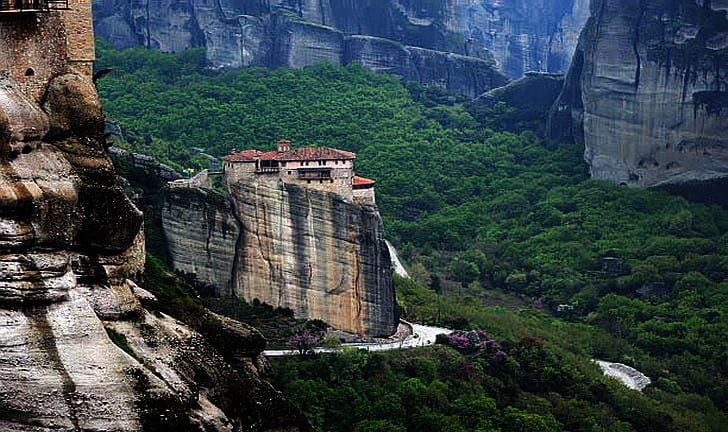 10 historic and spectacular Greek monasteries