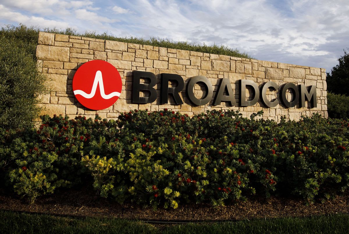 Broadcom Pulls Annual Sales Forecast on Virus Uncertainty