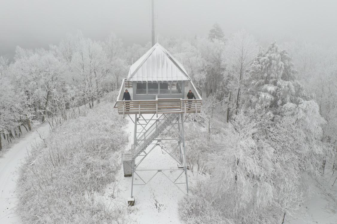 We had a gorgeous winter hike up to the Rich Mountain Fire Tower on the Appalachian Trail over the weekend. (NC, USA)