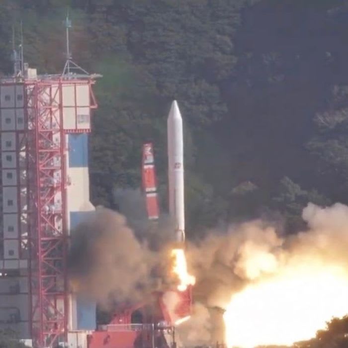Japan Launches Meteor-Spawning Minisatellite, 6 Other Spacecraft to Orbit