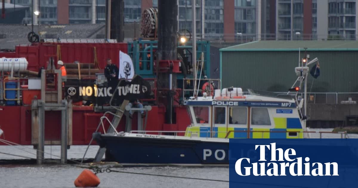 Three Extinction Rebellion activists held after Thames rig protest
