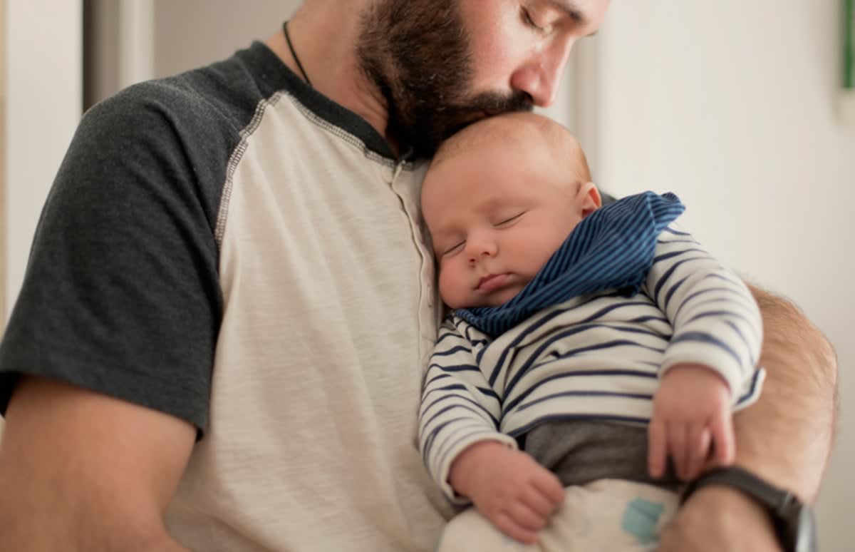 The New Dad's Ultimate Strategy Guide for Surviving Your Baby's First Month