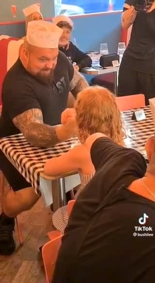 Strongman Eddie Hall vs a 6 year old girl, best ending ever......