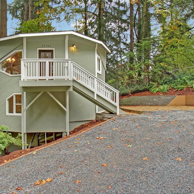 Staged Home Tour: 12-Sided Treehouse in Cottage Lake, Woodinville, Washington