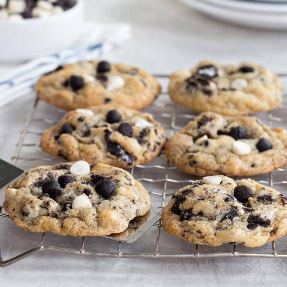 Please any crowd with cookies n' cream chocolate chip cookies