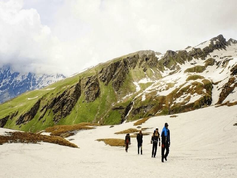 Bhrigu Lake: know all about the beautiful grassland trek in Himachal