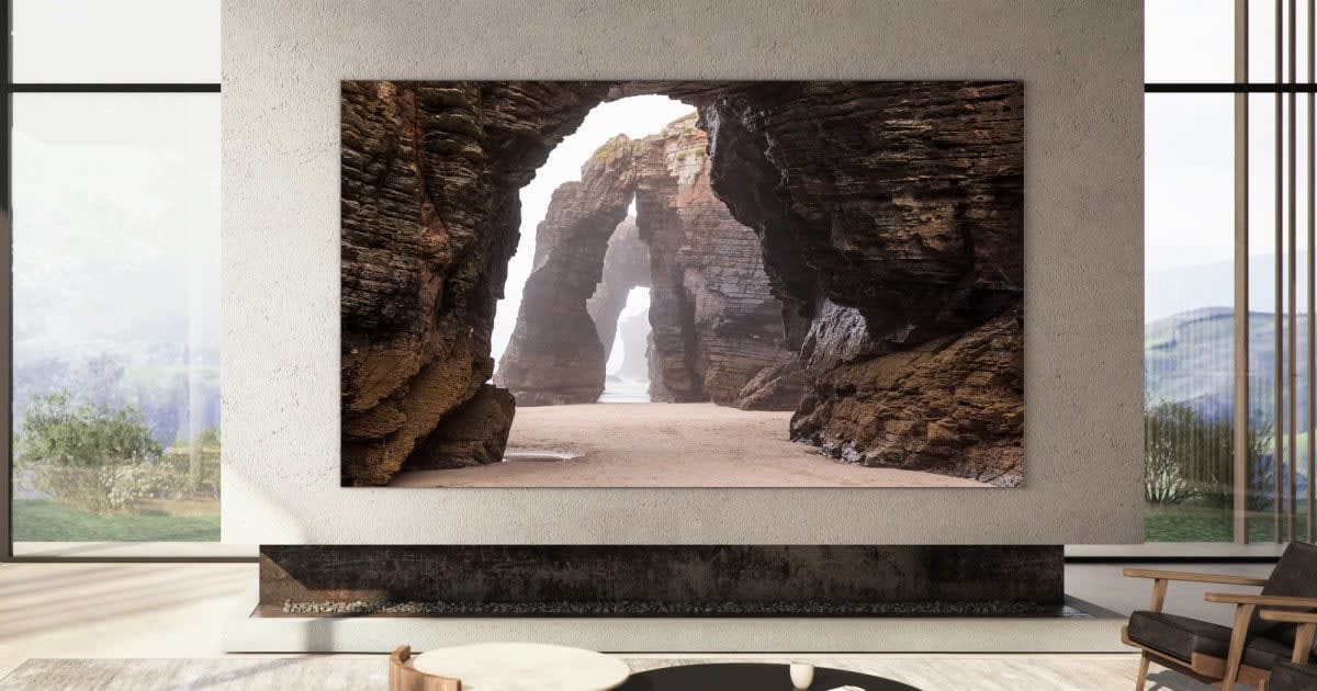 Samsung Unboxes 76-inch MicroLED