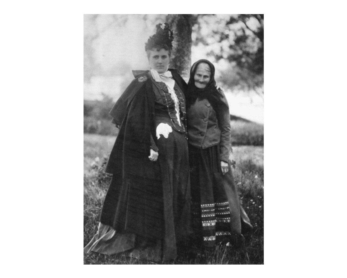 Opera singer Kristina Nilsson, who was plucked from poverty because of her talent, visiting her sister who remained a farmers wife. Sweden 1900.