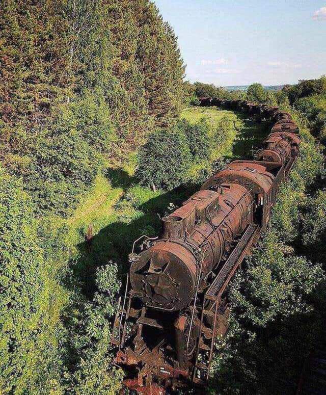 An old ass train....