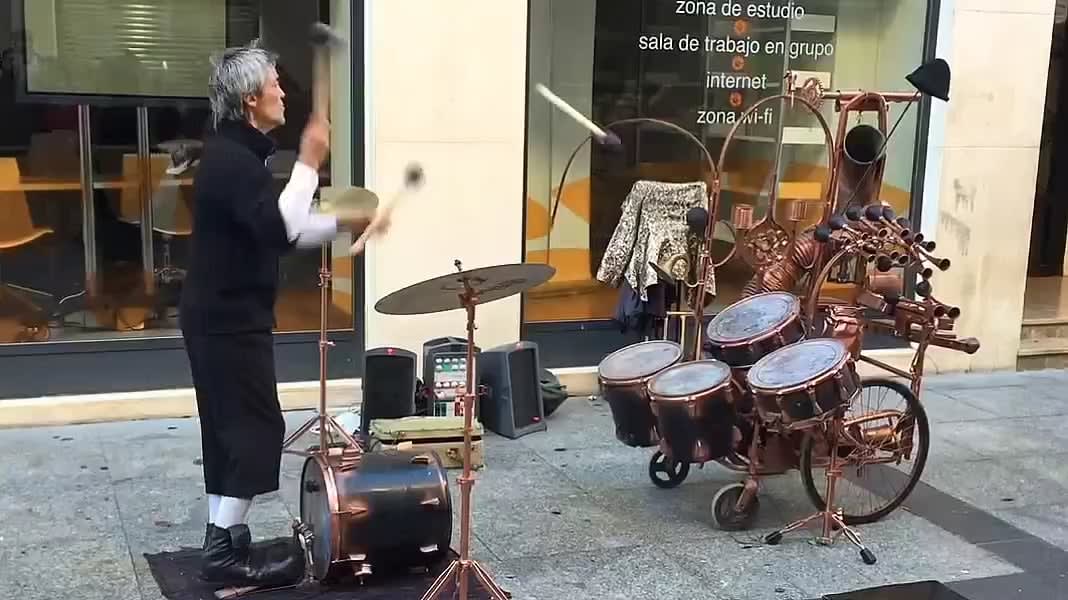 This street performance in Spain