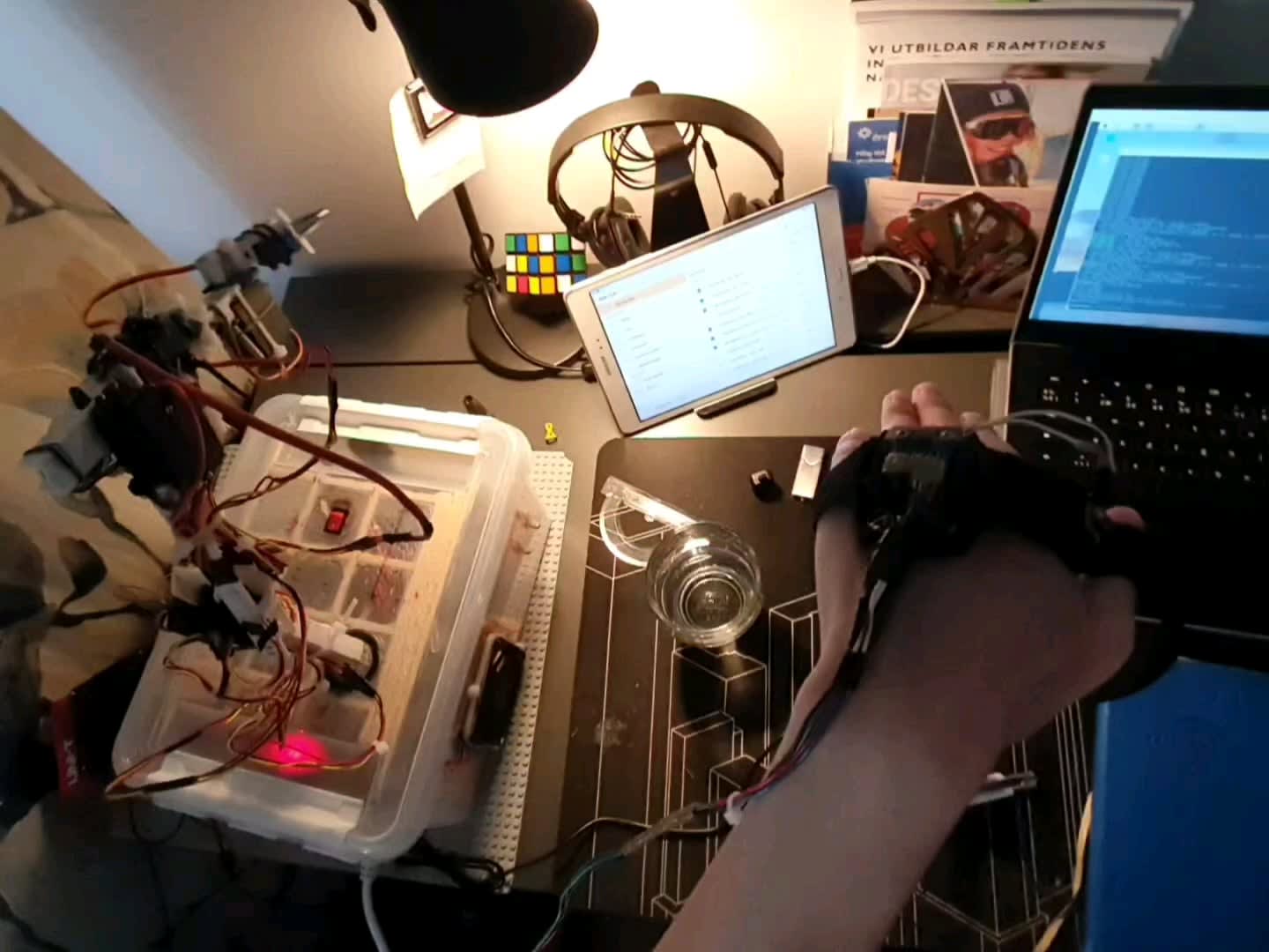 A robot controlled by your hand (Python, OpenCV, RPi4)