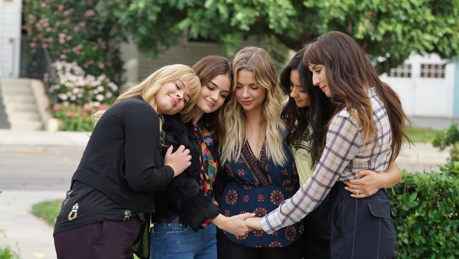Fans are pretty upset that 'Pretty Little Liars' is leaving Netflix: 'No one asked for this'
