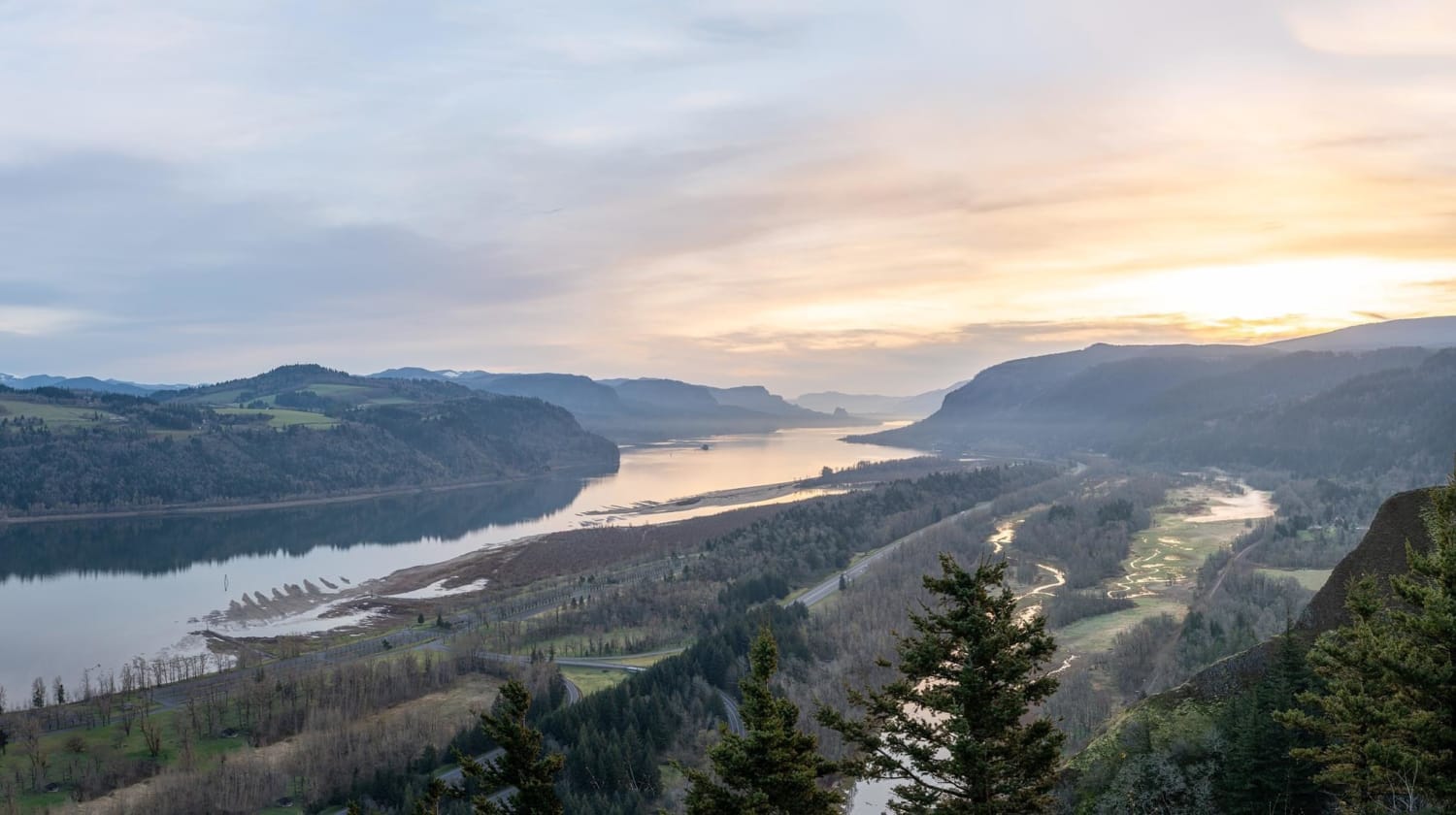 The Columbia River Gorge forms the boundary between Washington and Oregon