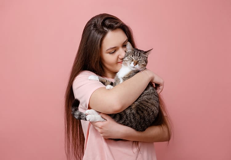 Study Shows That “Slow Blinks” Can Help You Tell Your Cat You Love Them