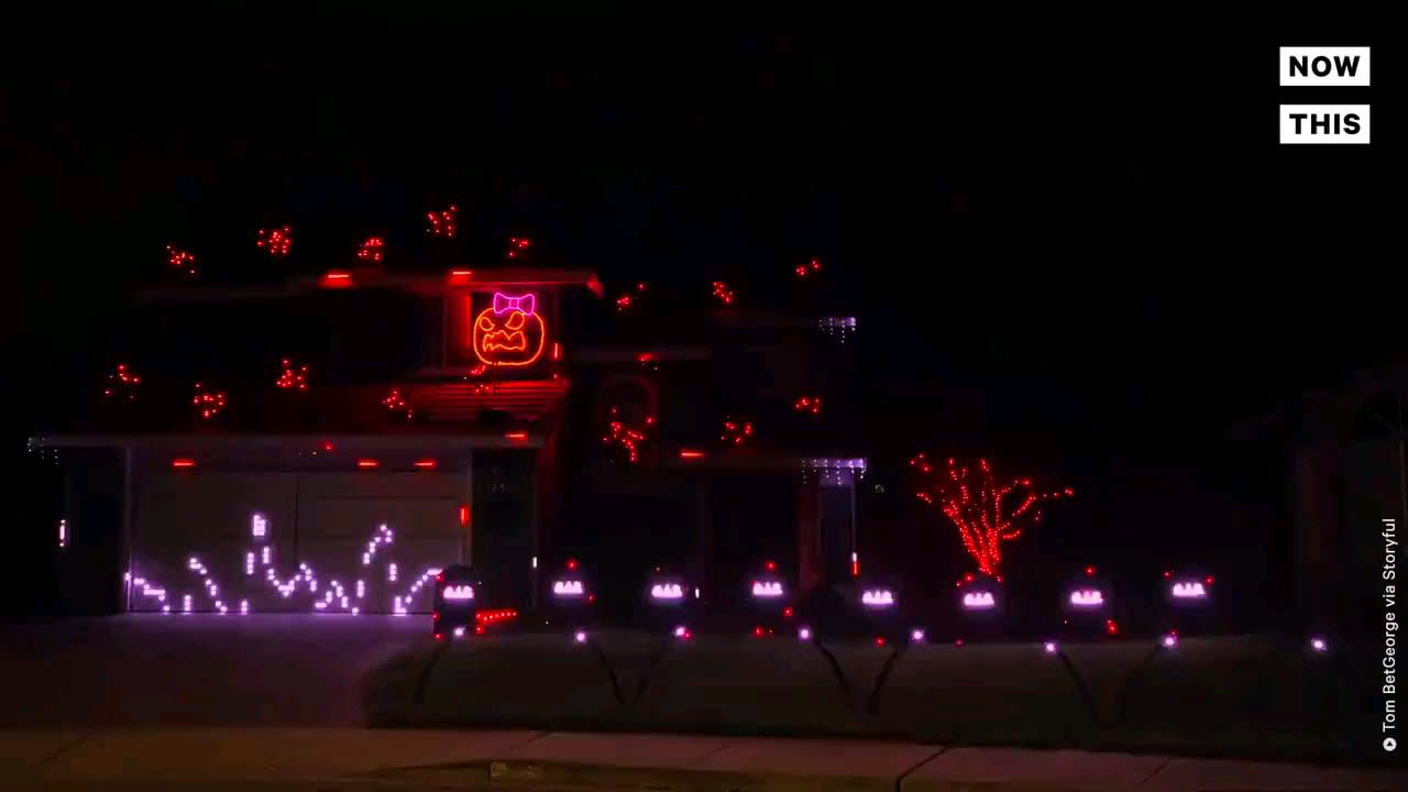 Someone synced their Halloween lights with Eminem ft Rihanna song Monster