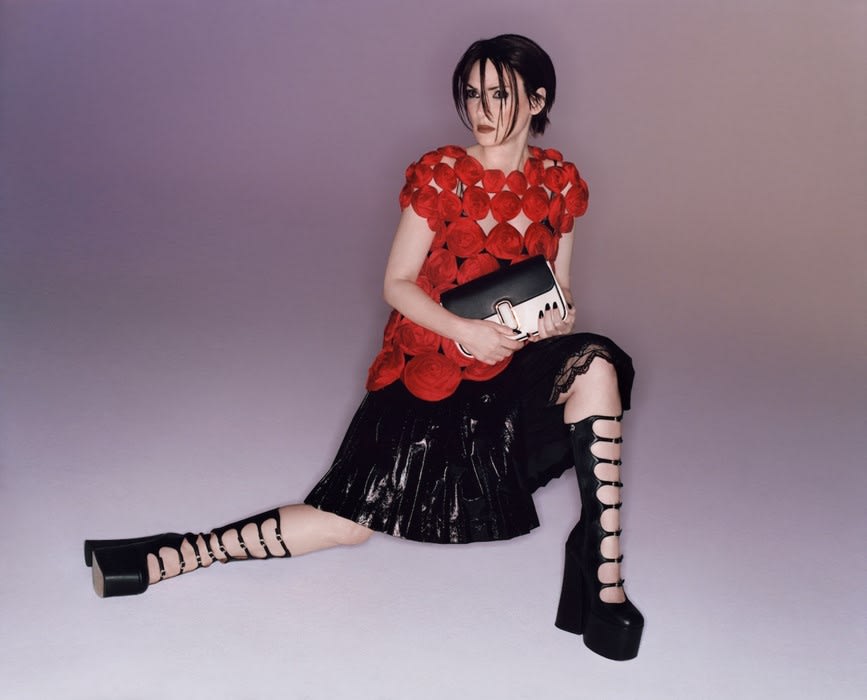 OMG! Winona Ryder is the new face of @marcjacobs 💥 See more: