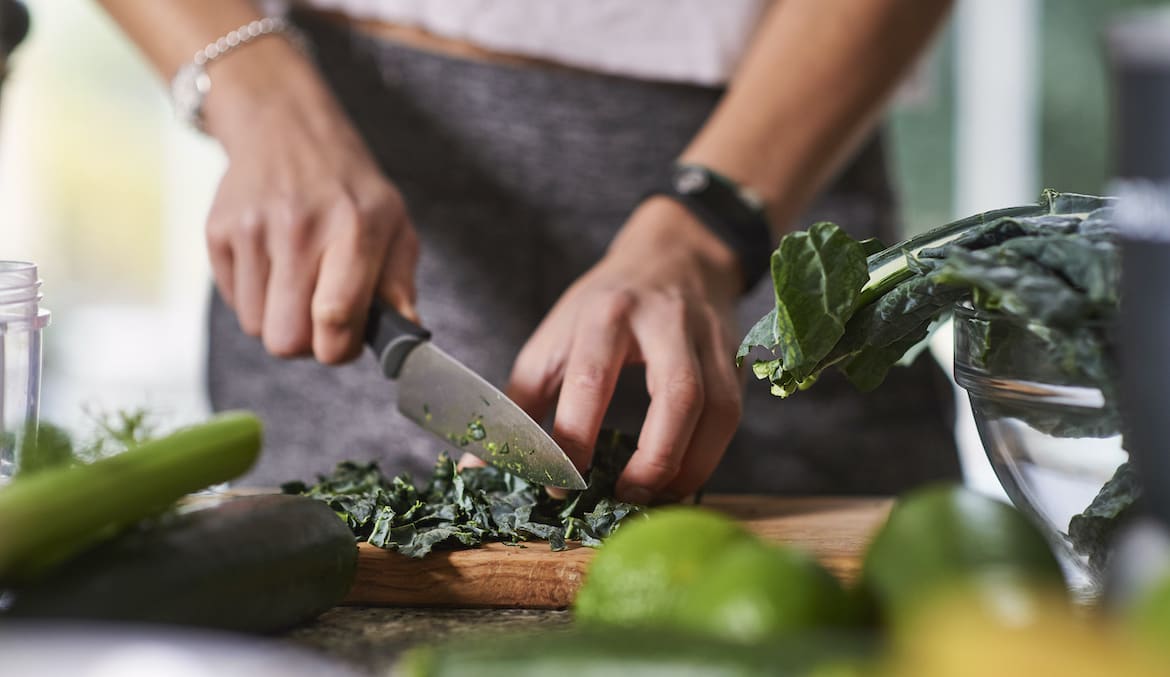 These Are the Knives Everyone Should Have In Their Kitchen, According To a 3-Time Chopped Winner
