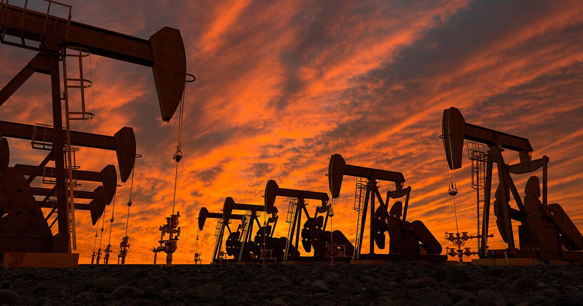 Oil prices dip into negative territory as market crashes - Roadshow