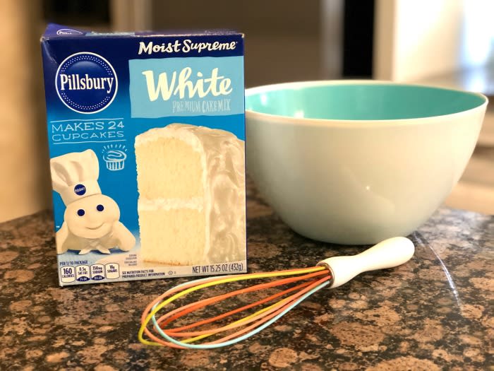 How to Make a White Cake Mix Chocolate