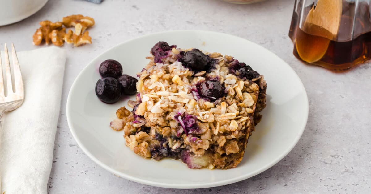 Breakfast Baked Oatmeal with Blueberries and Bananas